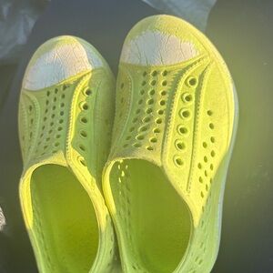 Source Unknown Neon Yellow Kids Slip-On Sneakers